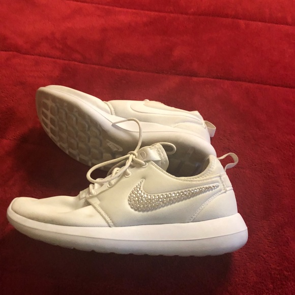 Blinged Out Nike Roshe - Picture 2 of 4